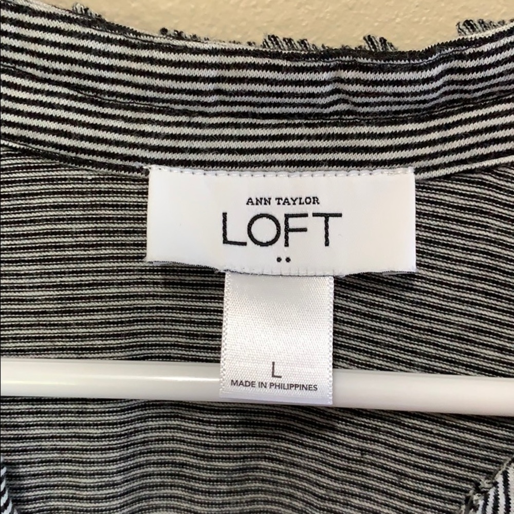 Large Black & White Stripped Ann Taylor LOFT Top - Picture 3 of 8